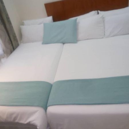 Eros Guest Inn Francistown Ngoại thất bức ảnh