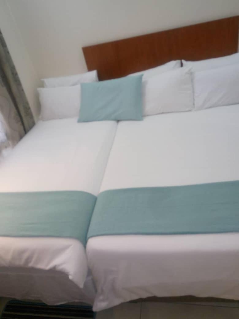 Eros Guest Inn Francistown Ngoại thất bức ảnh