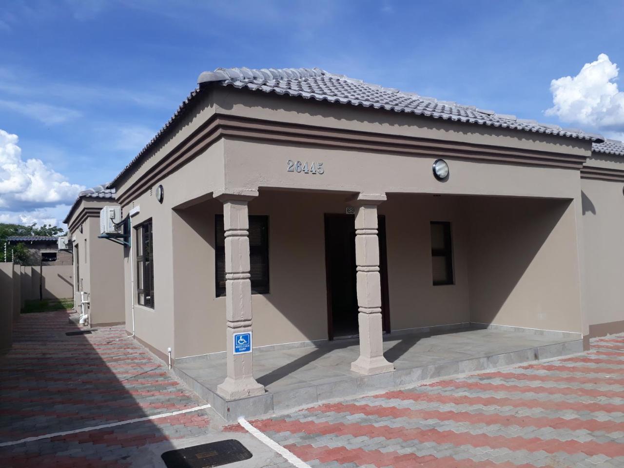 Eros Guest Inn Francistown Ngoại thất bức ảnh